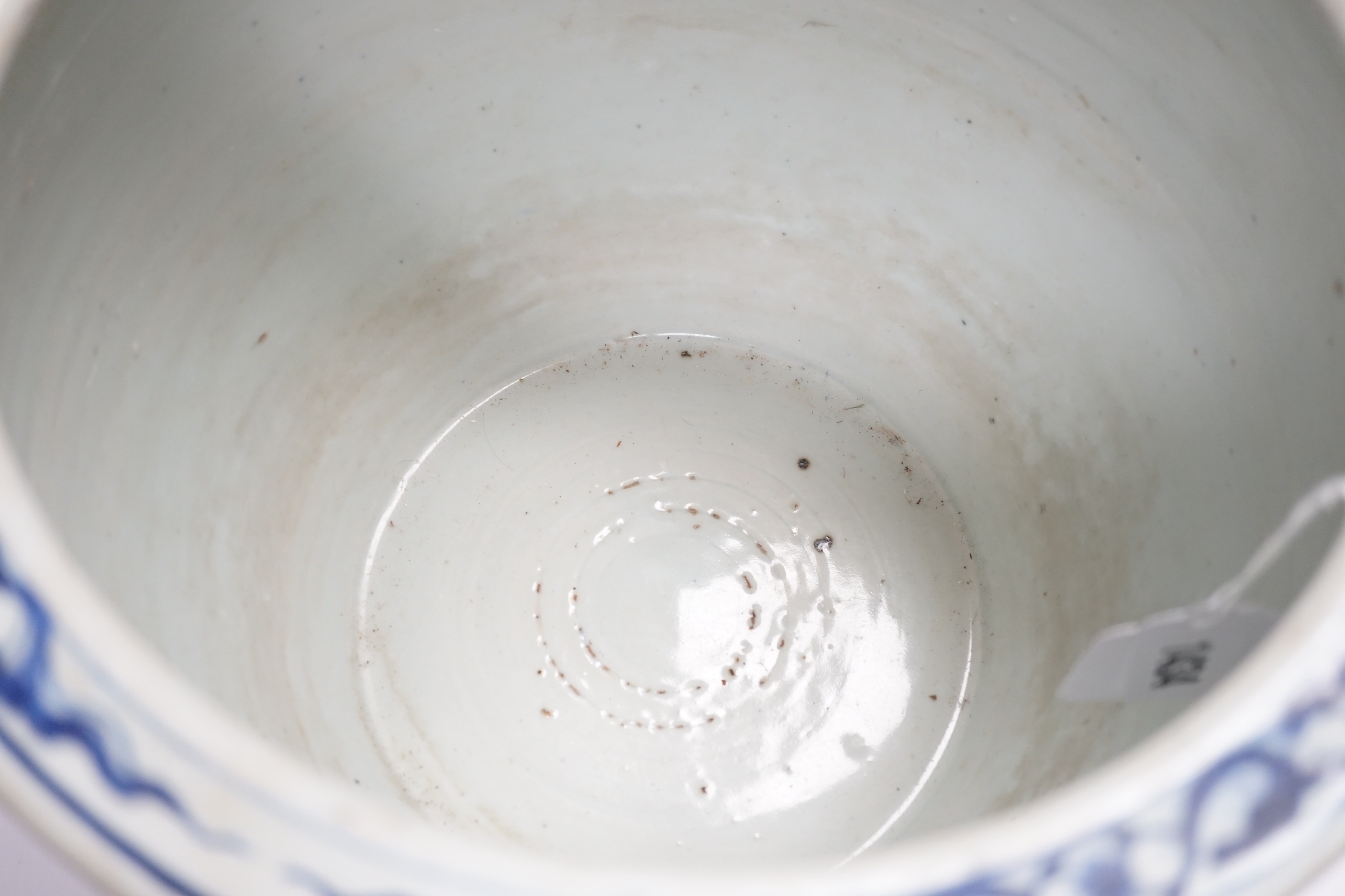 A large Chinese blue and white pot, late 19th century, 23cm high